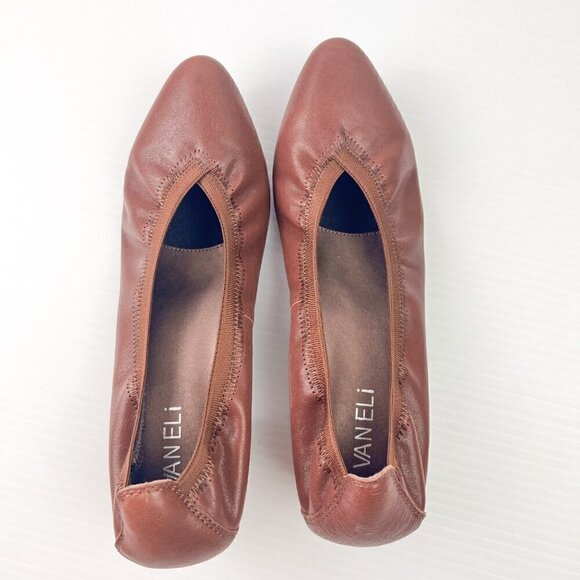 Vaneli Brown Leather Pump Size 8 Elasticized Top Classic Style - Picture 7 of 11